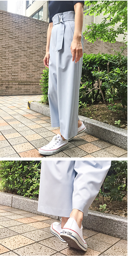 Navy pants × Color sandals