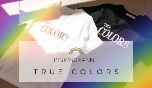 「TRUE COLORS」ロゴTシャツとスポーティなカラーショルダーバッグが発売！